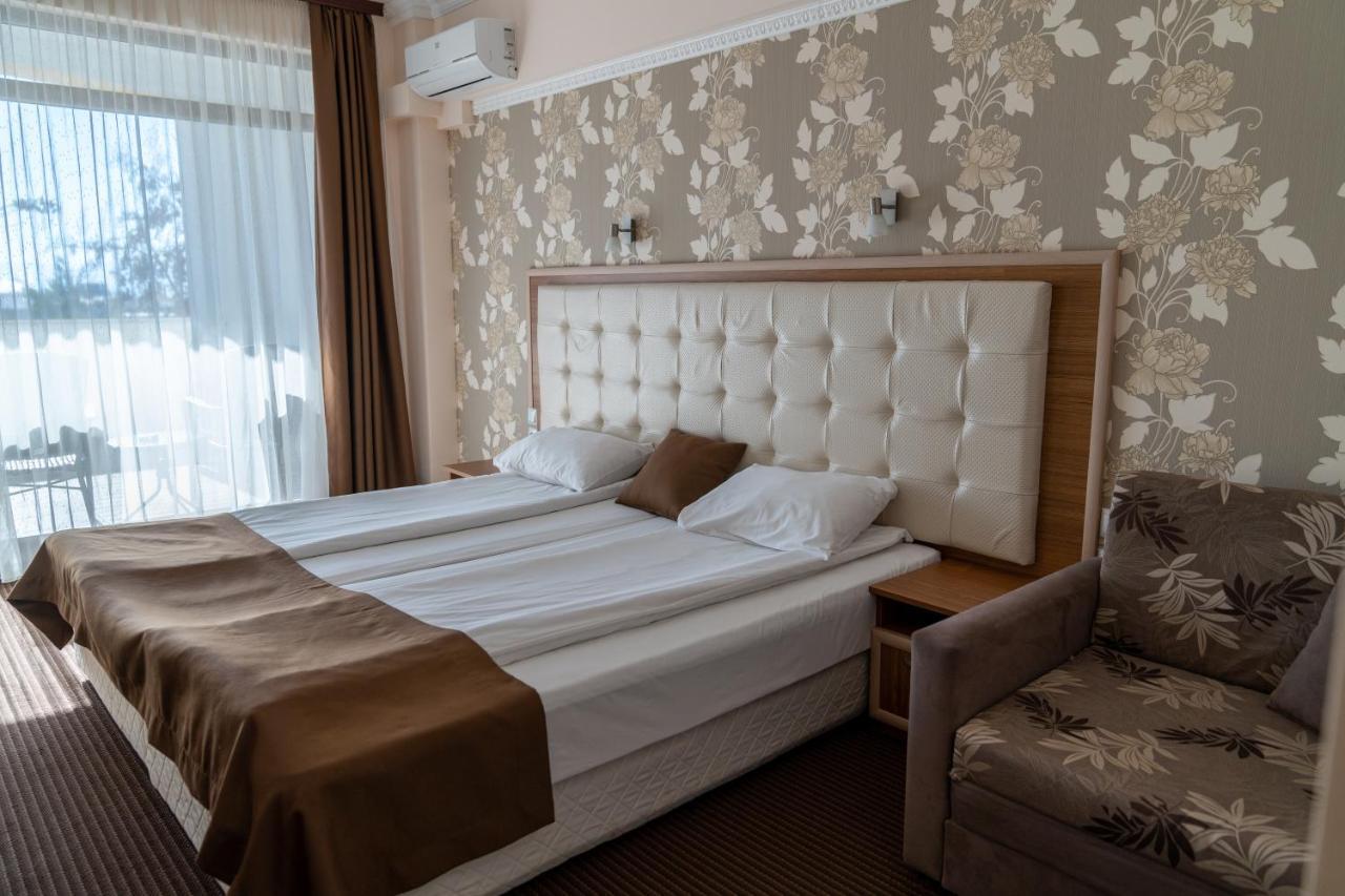 אוגניאנובו Hotel Paradise מראה חיצוני תמונה