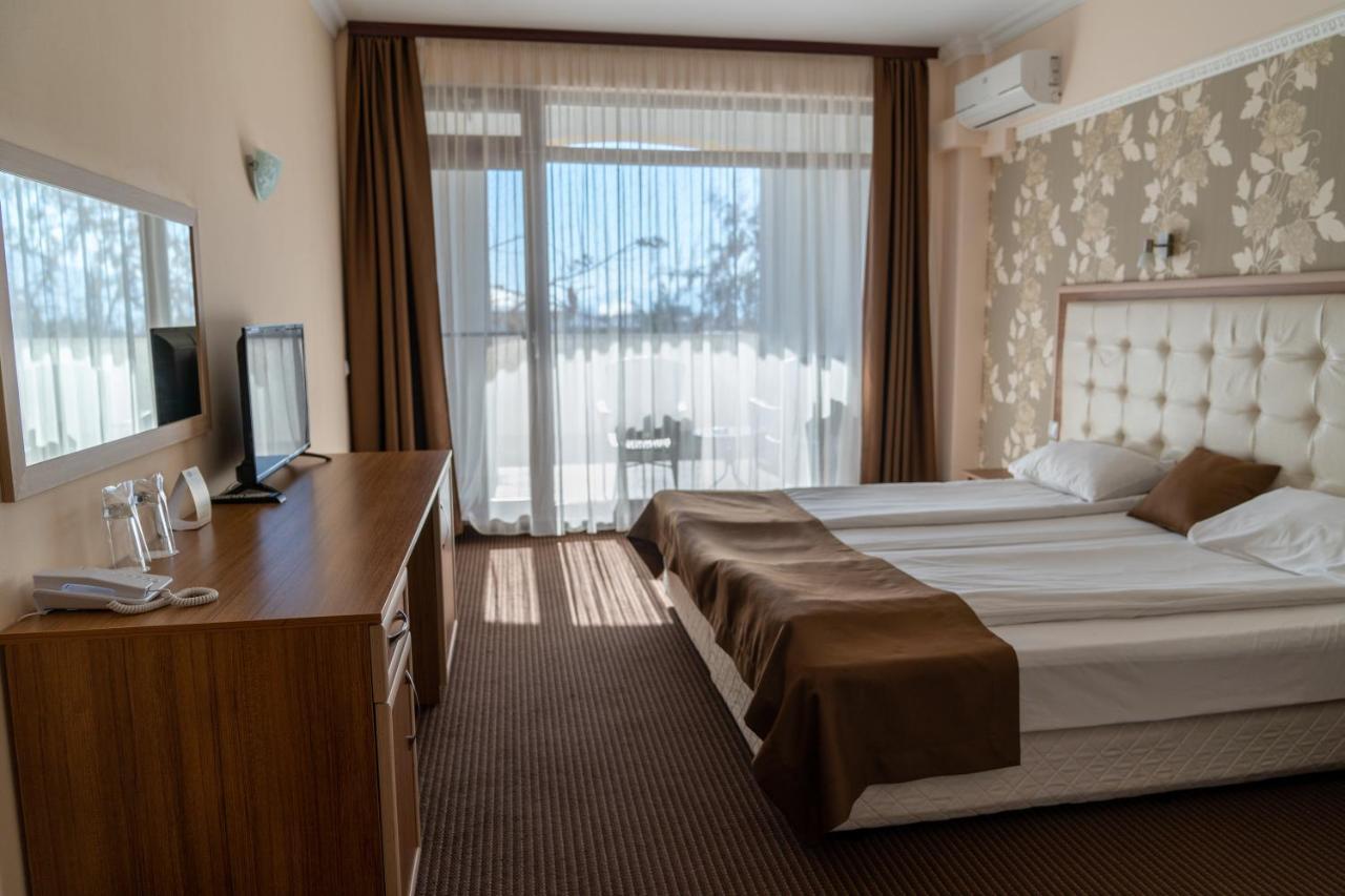 אוגניאנובו Hotel Paradise מראה חיצוני תמונה