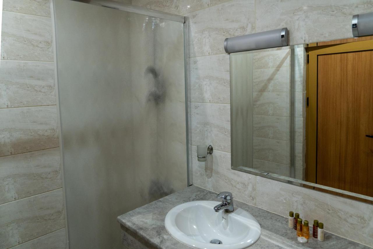 אוגניאנובו Hotel Paradise מראה חיצוני תמונה