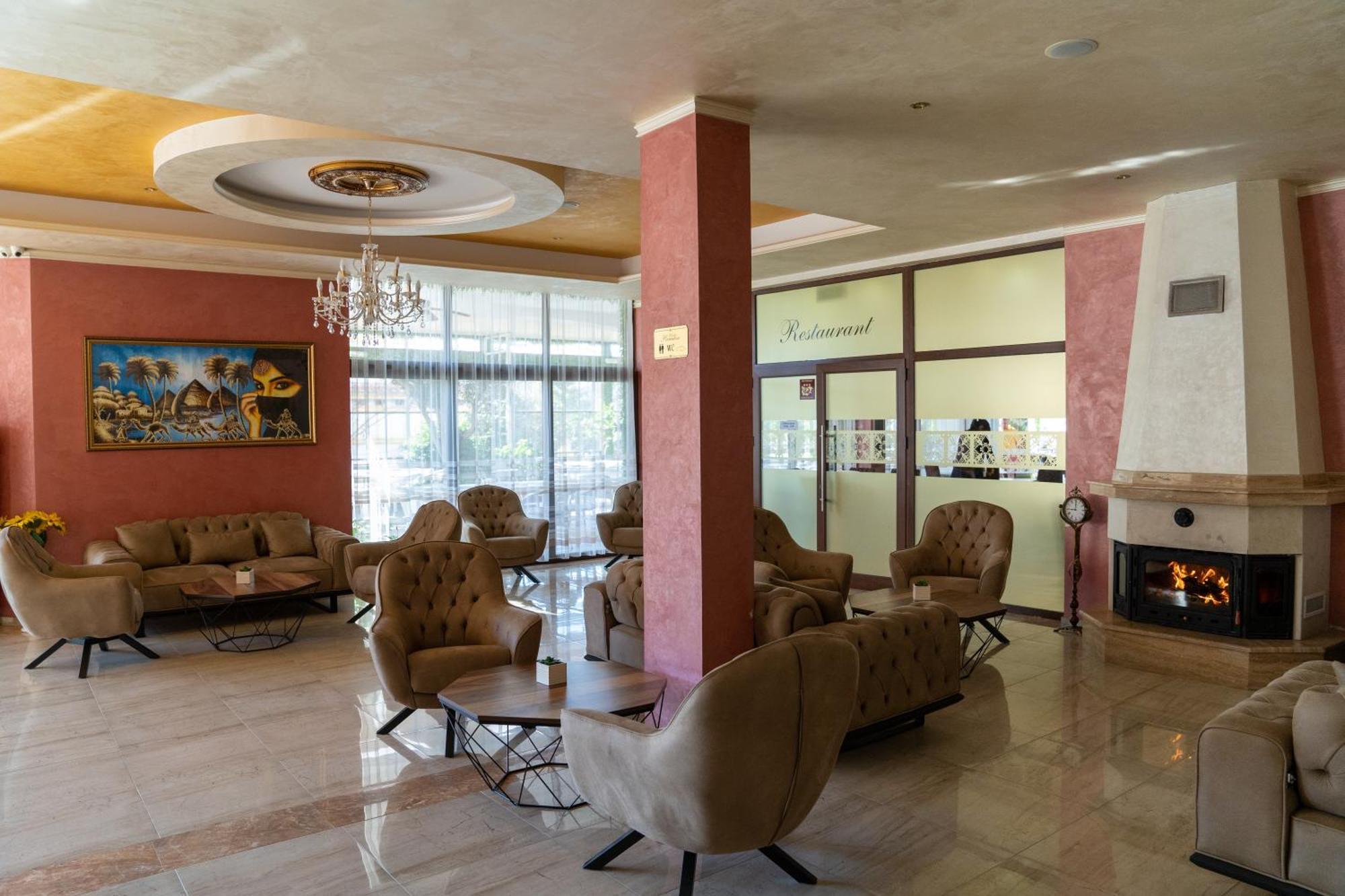 אוגניאנובו Hotel Paradise מראה חיצוני תמונה