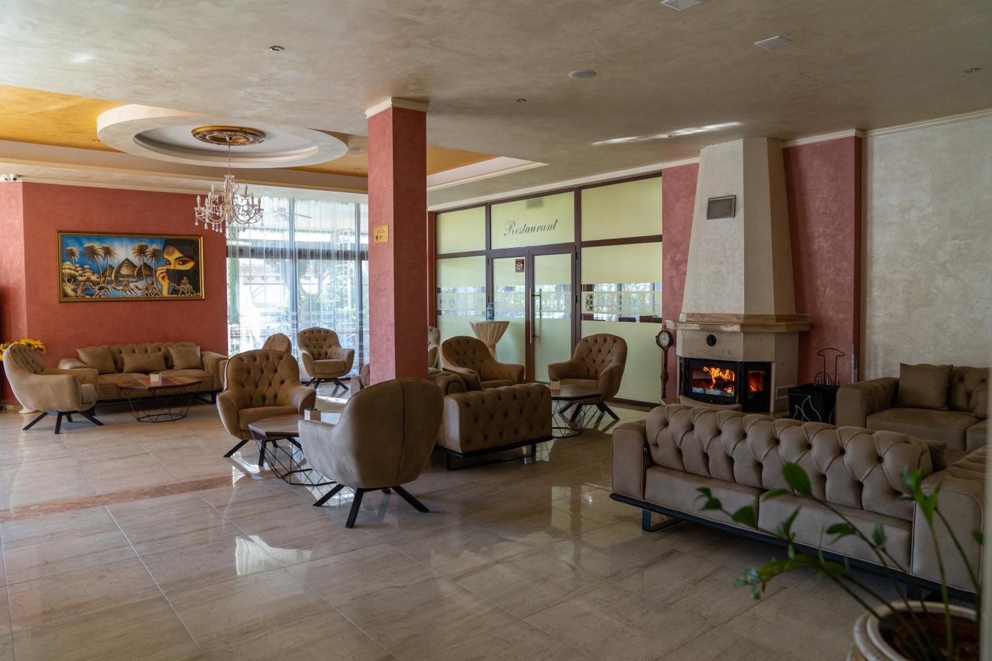אוגניאנובו Hotel Paradise מראה חיצוני תמונה