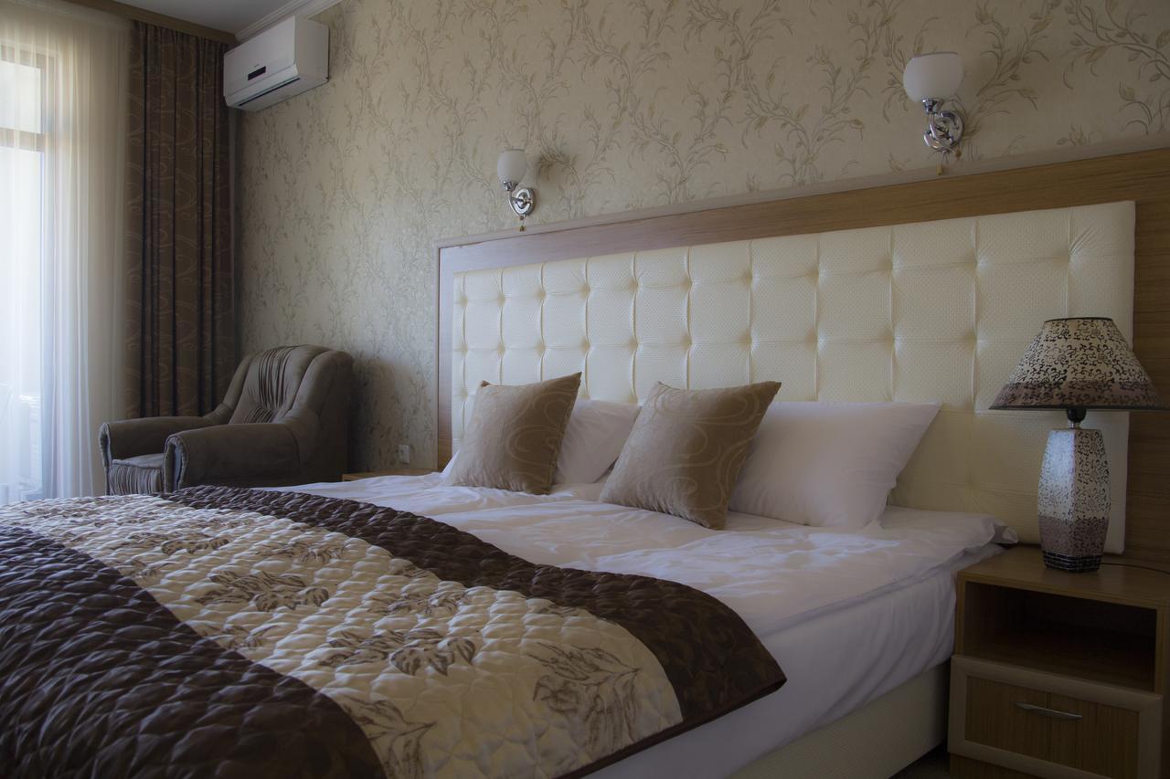 אוגניאנובו Hotel Paradise מראה חיצוני תמונה